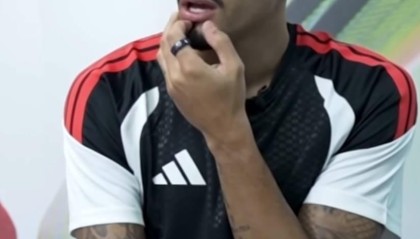 乐鱼体育下载-把巴萨更衣室组成家庭？拉菲尼亚：我当父亲，莱万和3C当爷爷