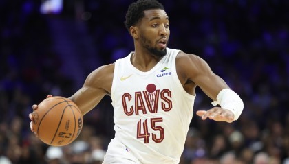 乐鱼体育-次节独得11分！米切尔半场12中5砍下18分4板3助